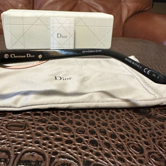 Christian Dior Paris, Butterfly Audacieuse 2, black and pink framed sunglasses - Picture 3 of 10